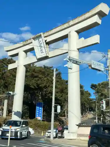 大洗磯前神社の{uncategorized: "未分類", other: "その他", undefined: "問題あり", building: "その他建物", grave: "お墓", sacred_gate: "鳥居", guardian: "狛犬", statue: "像", buddha: "仏像", history: "歴史", nature: "自然", garden: "庭園", animal: "動物", pagoda: "塔", temizu: "手水舎", mountain_gate: "山門・神門", sanctuary: "本殿・本堂", subordinate: "末社・摂社", art: "芸術", scenery: "景色", jizo: "地蔵", ema: "絵馬", goshuin: "御朱印", omikuji: "おみくじ", items: "授与品その他", amulet: "お守り", goshuincho: "御朱印帳", eats: "食事", festival: "お祭り", votive_dance: "神楽", shichigosan: "七五三参", wedding: "結婚式", experience: "体験その他", initially: "初詣", around: "周辺", anti_infection: "感染症対策"}