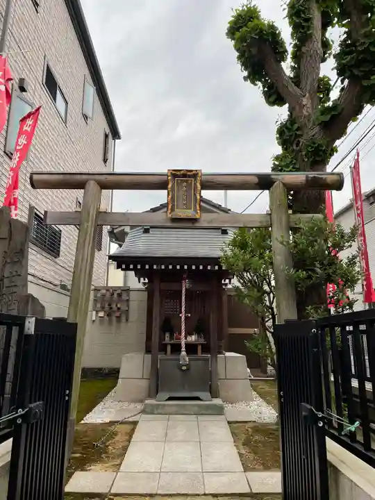 出世稲荷神社の鳥居