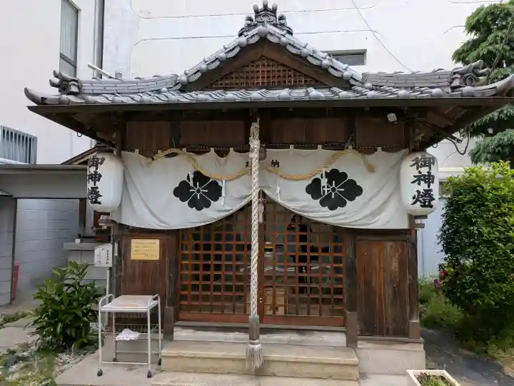 神明神社の{uncategorized: "未分類", other: "その他", undefined: "問題あり", building: "その他建物", grave: "お墓", sacred_gate: "鳥居", guardian: "狛犬", statue: "像", buddha: "仏像", history: "歴史", nature: "自然", garden: "庭園", animal: "動物", pagoda: "塔", temizu: "手水舎", mountain_gate: "山門・神門", sanctuary: "本殿・本堂", subordinate: "末社・摂社", art: "芸術", scenery: "景色", jizo: "地蔵", ema: "絵馬", goshuin: "御朱印", omikuji: "おみくじ", items: "授与品その他", amulet: "お守り", goshuincho: "御朱印帳", eats: "食事", festival: "お祭り", votive_dance: "神楽", shichigosan: "七五三参", wedding: "結婚式", experience: "体験その他", initially: "初詣", around: "周辺", anti_infection: "感染症対策"}