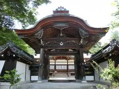 西教寺の山門・神門