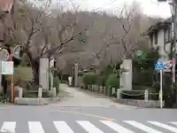 宝戒寺の山門・神門