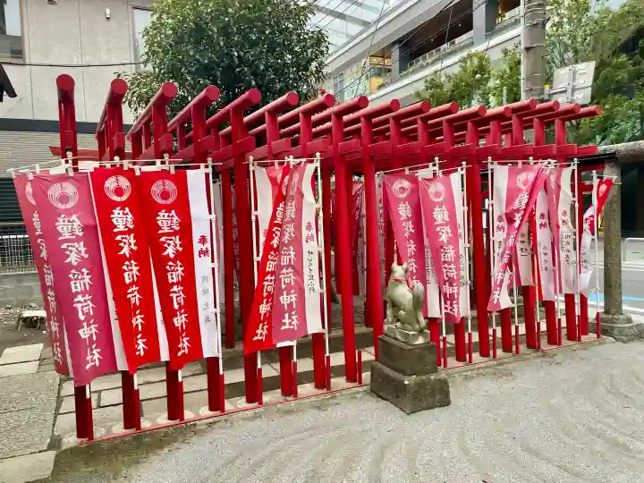 鐘塚稲荷神社の{uncategorized: "未分類", other: "その他", undefined: "問題あり", building: "その他建物", grave: "お墓", sacred_gate: "鳥居", guardian: "狛犬", statue: "像", buddha: "仏像", history: "歴史", nature: "自然", garden: "庭園", animal: "動物", pagoda: "塔", temizu: "手水舎", mountain_gate: "山門・神門", sanctuary: "本殿・本堂", subordinate: "末社・摂社", art: "芸術", scenery: "景色", jizo: "地蔵", ema: "絵馬", goshuin: "御朱印", omikuji: "おみくじ", items: "授与品その他", amulet: "お守り", goshuincho: "御朱印帳", eats: "食事", festival: "お祭り", votive_dance: "神楽", shichigosan: "七五三参", wedding: "結婚式", experience: "体験その他", initially: "初詣", around: "周辺", anti_infection: "感染症対策"}