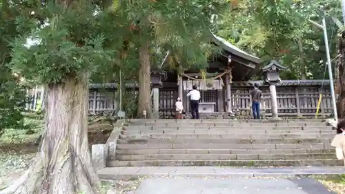 諏訪大社上社前宮の本殿・本堂