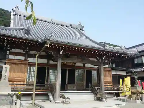 真観寺の本殿・本堂