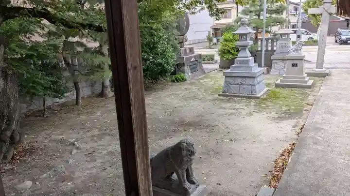 白山社の庭園