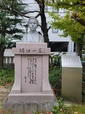 千束稲荷神社の像