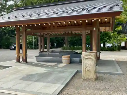 射水神社の手水舎