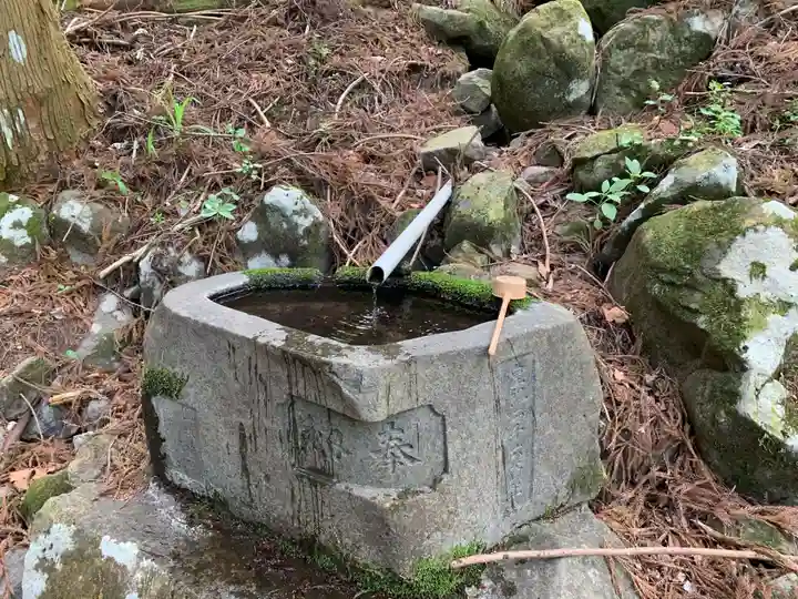 深草岩屋観音堂(深草山瑞岩寺奥院)の手水舎