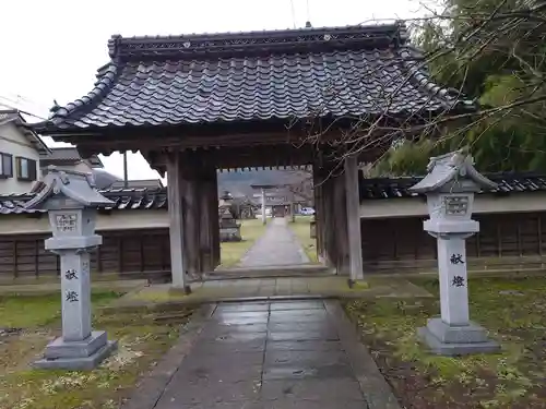 守りの神　藤基神社の山門・神門