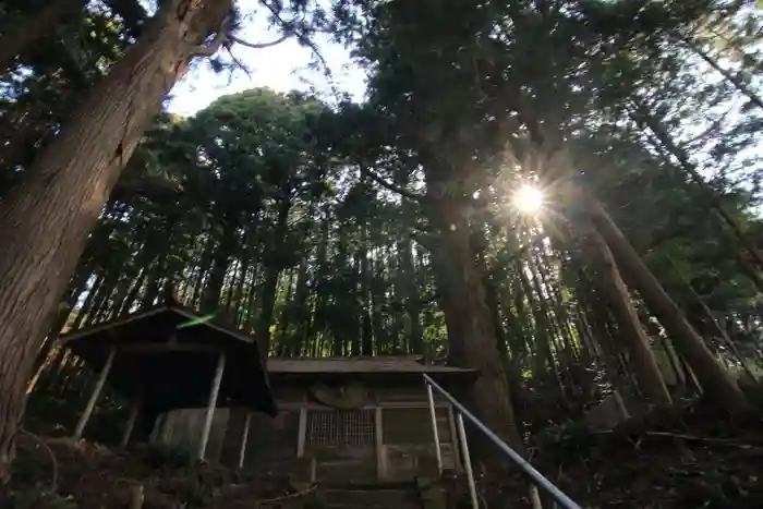 二柱神社の建物その他