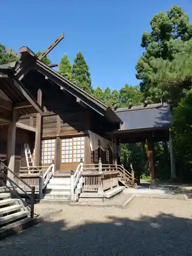 春日山神社の本殿