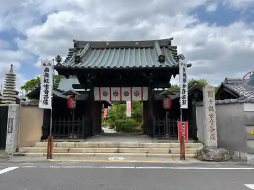 間々観音（龍音寺）の山門