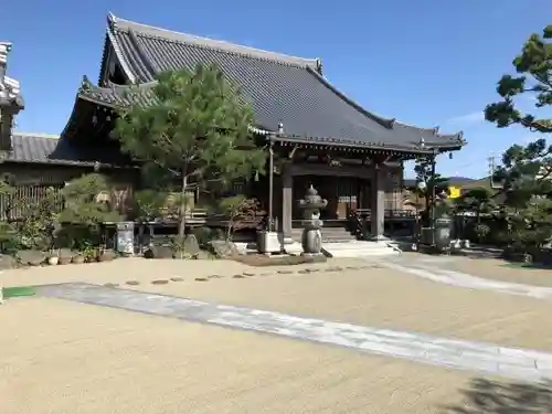 養草寺の本殿