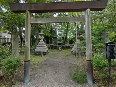 若宮神明社の{uncategorized: "未分類", other: "その他", undefined: "問題あり", building: "その他建物", grave: "お墓", sacred_gate: "鳥居", guardian: "狛犬", statue: "像", buddha: "仏像", history: "歴史", nature: "自然", garden: "庭園", animal: "動物", pagoda: "塔", temizu: "手水舎", mountain_gate: "山門・神門", sanctuary: "本殿・本堂", subordinate: "末社・摂社", art: "芸術", scenery: "景色", jizo: "地蔵", ema: "絵馬", goshuin: "御朱印", omikuji: "おみくじ", items: "授与品その他", amulet: "お守り", goshuincho: "御朱印帳", eats: "食事", festival: "お祭り", votive_dance: "神楽", shichigosan: "七五三参", wedding: "結婚式", experience: "体験その他", initially: "初詣", around: "周辺", anti_infection: "感染症対策"}