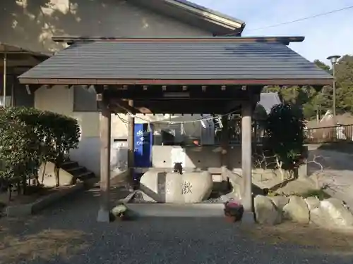 伊奈冨神社の手水舎