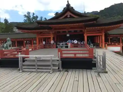 厳島神社の本殿