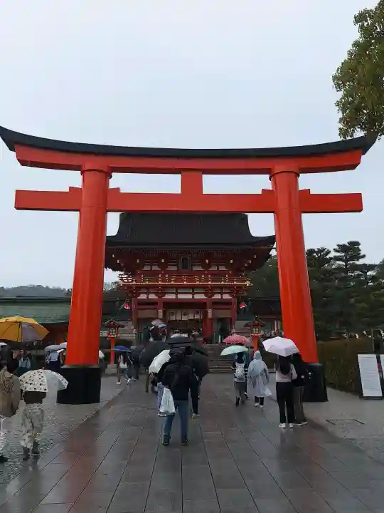 伏見稲荷大社の{uncategorized: "未分類", other: "その他", undefined: "問題あり", building: "その他建物", grave: "お墓", sacred_gate: "鳥居", guardian: "狛犬", statue: "像", buddha: "仏像", history: "歴史", nature: "自然", garden: "庭園", animal: "動物", pagoda: "塔", temizu: "手水舎", mountain_gate: "山門・神門", sanctuary: "本殿・本堂", subordinate: "末社・摂社", art: "芸術", scenery: "景色", jizo: "地蔵", ema: "絵馬", goshuin: "御朱印", omikuji: "おみくじ", items: "授与品その他", amulet: "お守り", goshuincho: "御朱印帳", eats: "食事", festival: "お祭り", votive_dance: "神楽", shichigosan: "七五三参", wedding: "結婚式", experience: "体験その他", initially: "初詣", around: "周辺", anti_infection: "感染症対策"}
