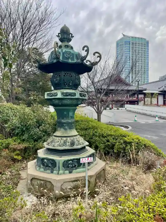 増上寺の{uncategorized: "未分類", other: "その他", undefined: "問題あり", building: "その他建物", grave: "お墓", sacred_gate: "鳥居", guardian: "狛犬", statue: "像", buddha: "仏像", history: "歴史", nature: "自然", garden: "庭園", animal: "動物", pagoda: "塔", temizu: "手水舎", mountain_gate: "山門・神門", sanctuary: "本殿・本堂", subordinate: "末社・摂社", art: "芸術", scenery: "景色", jizo: "地蔵", ema: "絵馬", goshuin: "御朱印", omikuji: "おみくじ", items: "授与品その他", amulet: "お守り", goshuincho: "御朱印帳", eats: "食事", festival: "お祭り", votive_dance: "神楽", shichigosan: "七五三参", wedding: "結婚式", experience: "体験その他", initially: "初詣", around: "周辺", anti_infection: "感染症対策"}