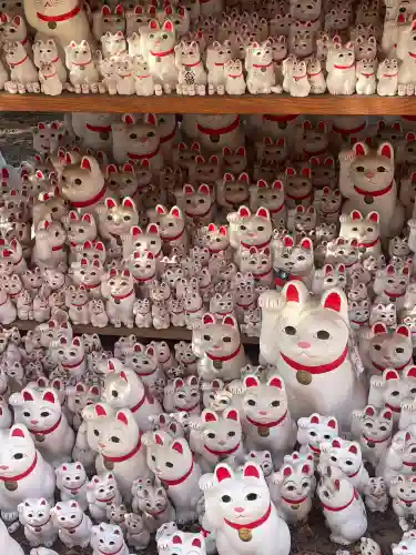 豪徳寺の{uncategorized: "未分類", other: "その他", undefined: "問題あり", building: "その他建物", grave: "お墓", sacred_gate: "鳥居", guardian: "狛犬", statue: "像", buddha: "仏像", history: "歴史", nature: "自然", garden: "庭園", animal: "動物", pagoda: "塔", temizu: "手水舎", mountain_gate: "山門・神門", sanctuary: "本殿・本堂", subordinate: "末社・摂社", art: "芸術", scenery: "景色", jizo: "地蔵", ema: "絵馬", goshuin: "御朱印", omikuji: "おみくじ", items: "授与品その他", amulet: "お守り", goshuincho: "御朱印帳", eats: "食事", festival: "お祭り", votive_dance: "神楽", shichigosan: "七五三参", wedding: "結婚式", experience: "体験その他", initially: "初詣", around: "周辺", anti_infection: "感染症対策"}