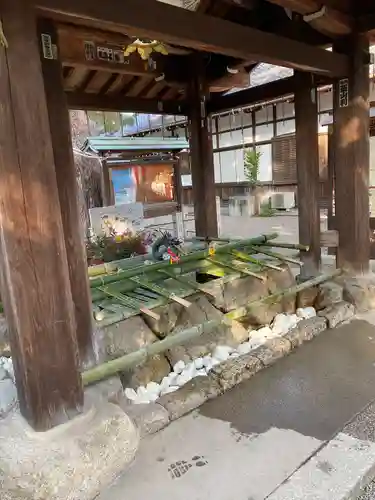 建部大社の手水舎