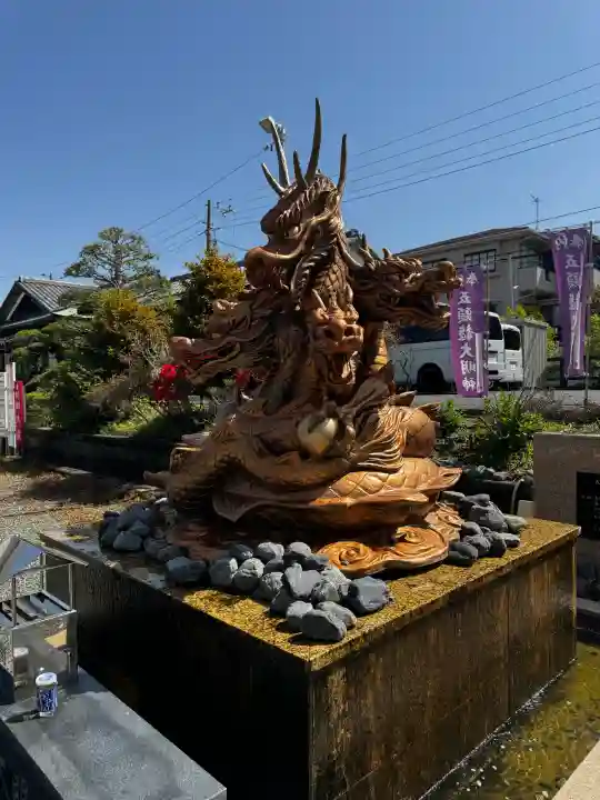 龍口明神社の{uncategorized: "未分類", other: "その他", undefined: "問題あり", building: "その他建物", grave: "お墓", sacred_gate: "鳥居", guardian: "狛犬", statue: "像", buddha: "仏像", history: "歴史", nature: "自然", garden: "庭園", animal: "動物", pagoda: "塔", temizu: "手水舎", mountain_gate: "山門・神門", sanctuary: "本殿・本堂", subordinate: "末社・摂社", art: "芸術", scenery: "景色", jizo: "地蔵", ema: "絵馬", goshuin: "御朱印", omikuji: "おみくじ", items: "授与品その他", amulet: "お守り", goshuincho: "御朱印帳", eats: "食事", festival: "お祭り", votive_dance: "神楽", shichigosan: "七五三参", wedding: "結婚式", experience: "体験その他", initially: "初詣", around: "周辺", anti_infection: "感染症対策"}