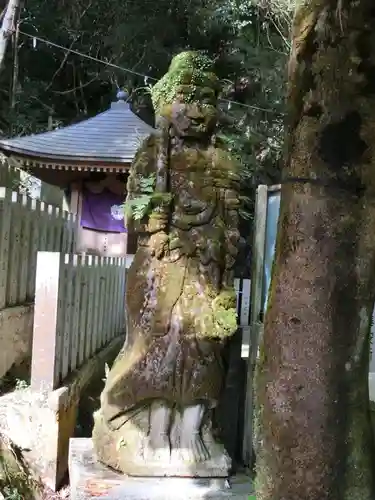 大本山七宝瀧寺の像