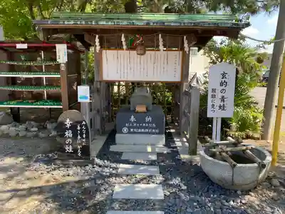 三社神社の像