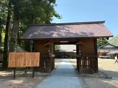 須佐神社の{uncategorized: "未分類", other: "その他", undefined: "問題あり", building: "その他建物", grave: "お墓", sacred_gate: "鳥居", guardian: "狛犬", statue: "像", buddha: "仏像", history: "歴史", nature: "自然", garden: "庭園", animal: "動物", pagoda: "塔", temizu: "手水舎", mountain_gate: "山門・神門", sanctuary: "本殿・本堂", subordinate: "末社・摂社", art: "芸術", scenery: "景色", jizo: "地蔵", ema: "絵馬", goshuin: "御朱印", omikuji: "おみくじ", items: "授与品その他", amulet: "お守り", goshuincho: "御朱印帳", eats: "食事", festival: "お祭り", votive_dance: "神楽", shichigosan: "七五三参", wedding: "結婚式", experience: "体験その他", initially: "初詣", around: "周辺", anti_infection: "感染症対策"}