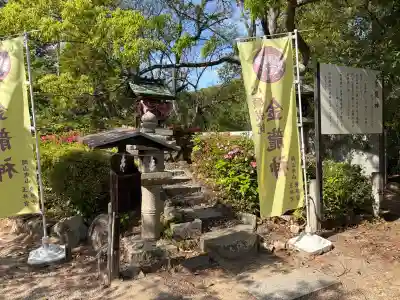 玉井宮東照宮の{uncategorized: "未分類", other: "その他", undefined: "問題あり", building: "その他建物", grave: "お墓", sacred_gate: "鳥居", guardian: "狛犬", statue: "像", buddha: "仏像", history: "歴史", nature: "自然", garden: "庭園", animal: "動物", pagoda: "塔", temizu: "手水舎", mountain_gate: "山門・神門", sanctuary: "本殿・本堂", subordinate: "末社・摂社", art: "芸術", scenery: "景色", jizo: "地蔵", ema: "絵馬", goshuin: "御朱印", omikuji: "おみくじ", items: "授与品その他", amulet: "お守り", goshuincho: "御朱印帳", eats: "食事", festival: "お祭り", votive_dance: "神楽", shichigosan: "七五三参", wedding: "結婚式", experience: "体験その他", initially: "初詣", around: "周辺", anti_infection: "感染症対策"}