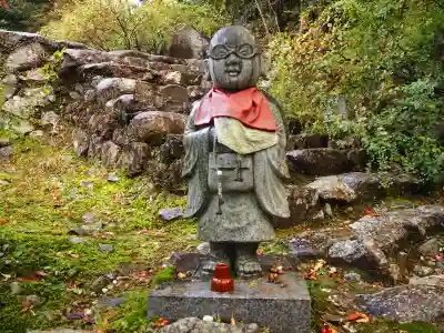 永源寺の{uncategorized: "未分類", other: "その他", undefined: "問題あり", building: "その他建物", grave: "お墓", sacred_gate: "鳥居", guardian: "狛犬", statue: "像", buddha: "仏像", history: "歴史", nature: "自然", garden: "庭園", animal: "動物", pagoda: "塔", temizu: "手水舎", mountain_gate: "山門・神門", sanctuary: "本殿・本堂", subordinate: "末社・摂社", art: "芸術", scenery: "景色", jizo: "地蔵", ema: "絵馬", goshuin: "御朱印", omikuji: "おみくじ", items: "授与品その他", amulet: "お守り", goshuincho: "御朱印帳", eats: "食事", festival: "お祭り", votive_dance: "神楽", shichigosan: "七五三参", wedding: "結婚式", experience: "体験その他", initially: "初詣", around: "周辺", anti_infection: "感染症対策"}