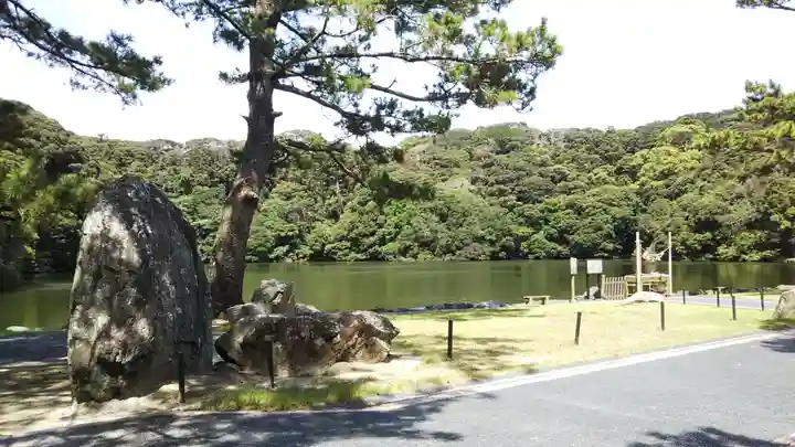 桜ヶ池池宮神社の庭園
