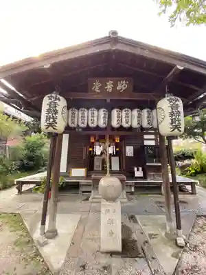 出町妙音堂の本殿・本堂