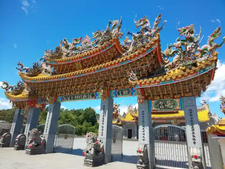 聖天宮の山門・神門
