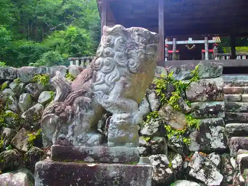 神明神社の狛犬