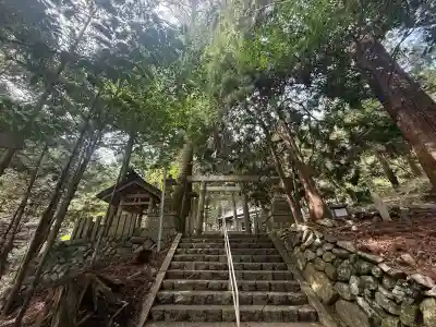  川上山若宮八幡宮の{uncategorized: "未分類", other: "その他", undefined: "問題あり", building: "その他建物", grave: "お墓", sacred_gate: "鳥居", guardian: "狛犬", statue: "像", buddha: "仏像", history: "歴史", nature: "自然", garden: "庭園", animal: "動物", pagoda: "塔", temizu: "手水舎", mountain_gate: "山門・神門", sanctuary: "本殿・本堂", subordinate: "末社・摂社", art: "芸術", scenery: "景色", jizo: "地蔵", ema: "絵馬", goshuin: "御朱印", omikuji: "おみくじ", items: "授与品その他", amulet: "お守り", goshuincho: "御朱印帳", eats: "食事", festival: "お祭り", votive_dance: "神楽", shichigosan: "七五三参", wedding: "結婚式", experience: "体験その他", initially: "初詣", around: "周辺", anti_infection: "感染症対策"}