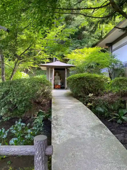 宝珠山 立石寺の{uncategorized: "未分類", other: "その他", undefined: "問題あり", building: "その他建物", grave: "お墓", sacred_gate: "鳥居", guardian: "狛犬", statue: "像", buddha: "仏像", history: "歴史", nature: "自然", garden: "庭園", animal: "動物", pagoda: "塔", temizu: "手水舎", mountain_gate: "山門・神門", sanctuary: "本殿・本堂", subordinate: "末社・摂社", art: "芸術", scenery: "景色", jizo: "地蔵", ema: "絵馬", goshuin: "御朱印", omikuji: "おみくじ", items: "授与品その他", amulet: "お守り", goshuincho: "御朱印帳", eats: "食事", festival: "お祭り", votive_dance: "神楽", shichigosan: "七五三参", wedding: "結婚式", experience: "体験その他", initially: "初詣", around: "周辺", anti_infection: "感染症対策"}