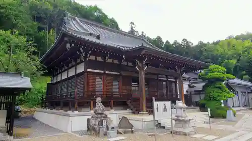 休山寺の本殿