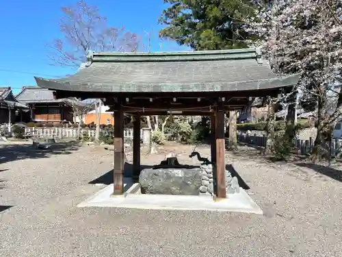 鈴休神社の手水舎