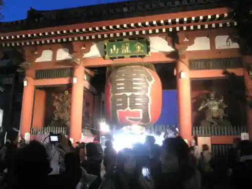 浅草寺の山門