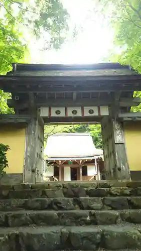 寂光院の山門・神門