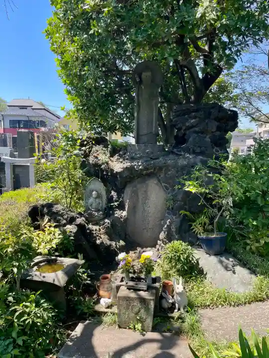 貞源寺の{uncategorized: "未分類", other: "その他", undefined: "問題あり", building: "その他建物", grave: "お墓", sacred_gate: "鳥居", guardian: "狛犬", statue: "像", buddha: "仏像", history: "歴史", nature: "自然", garden: "庭園", animal: "動物", pagoda: "塔", temizu: "手水舎", mountain_gate: "山門・神門", sanctuary: "本殿・本堂", subordinate: "末社・摂社", art: "芸術", scenery: "景色", jizo: "地蔵", ema: "絵馬", goshuin: "御朱印", omikuji: "おみくじ", items: "授与品その他", amulet: "お守り", goshuincho: "御朱印帳", eats: "食事", festival: "お祭り", votive_dance: "神楽", shichigosan: "七五三参", wedding: "結婚式", experience: "体験その他", initially: "初詣", around: "周辺", anti_infection: "感染症対策"}