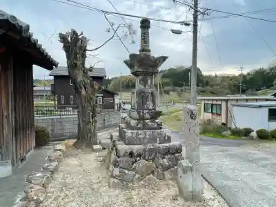 安楽寺の{uncategorized: "未分類", other: "その他", undefined: "問題あり", building: "その他建物", grave: "お墓", sacred_gate: "鳥居", guardian: "狛犬", statue: "像", buddha: "仏像", history: "歴史", nature: "自然", garden: "庭園", animal: "動物", pagoda: "塔", temizu: "手水舎", mountain_gate: "山門・神門", sanctuary: "本殿・本堂", subordinate: "末社・摂社", art: "芸術", scenery: "景色", jizo: "地蔵", ema: "絵馬", goshuin: "御朱印", omikuji: "おみくじ", items: "授与品その他", amulet: "お守り", goshuincho: "御朱印帳", eats: "食事", festival: "お祭り", votive_dance: "神楽", shichigosan: "七五三参", wedding: "結婚式", experience: "体験その他", initially: "初詣", around: "周辺", anti_infection: "感染症対策"}