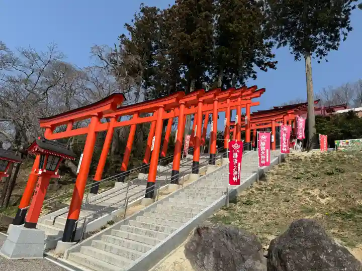高屋敷稲荷神社の{uncategorized: "未分類", other: "その他", undefined: "問題あり", building: "その他建物", grave: "お墓", sacred_gate: "鳥居", guardian: "狛犬", statue: "像", buddha: "仏像", history: "歴史", nature: "自然", garden: "庭園", animal: "動物", pagoda: "塔", temizu: "手水舎", mountain_gate: "山門・神門", sanctuary: "本殿・本堂", subordinate: "末社・摂社", art: "芸術", scenery: "景色", jizo: "地蔵", ema: "絵馬", goshuin: "御朱印", omikuji: "おみくじ", items: "授与品その他", amulet: "お守り", goshuincho: "御朱印帳", eats: "食事", festival: "お祭り", votive_dance: "神楽", shichigosan: "七五三参", wedding: "結婚式", experience: "体験その他", initially: "初詣", around: "周辺", anti_infection: "感染症対策"}