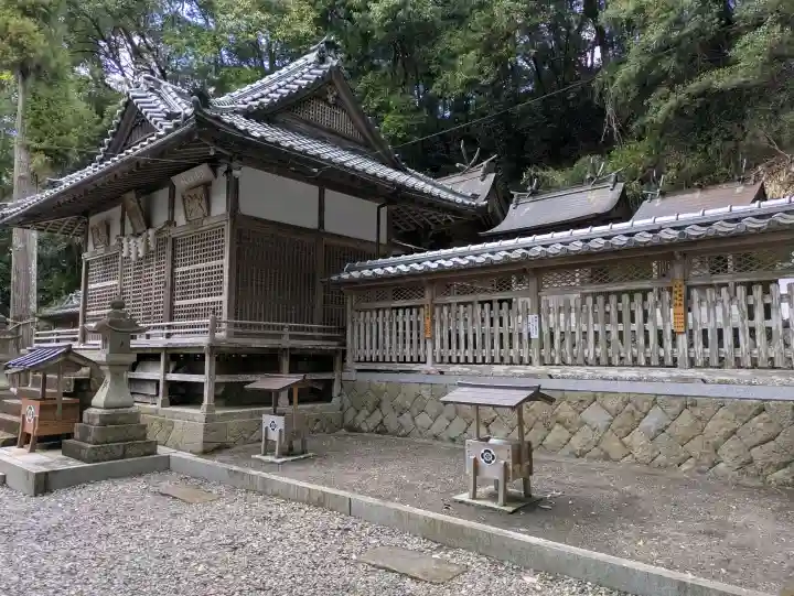 須佐神社の{uncategorized: "未分類", other: "その他", undefined: "問題あり", building: "その他建物", grave: "お墓", sacred_gate: "鳥居", guardian: "狛犬", statue: "像", buddha: "仏像", history: "歴史", nature: "自然", garden: "庭園", animal: "動物", pagoda: "塔", temizu: "手水舎", mountain_gate: "山門・神門", sanctuary: "本殿・本堂", subordinate: "末社・摂社", art: "芸術", scenery: "景色", jizo: "地蔵", ema: "絵馬", goshuin: "御朱印", omikuji: "おみくじ", items: "授与品その他", amulet: "お守り", goshuincho: "御朱印帳", eats: "食事", festival: "お祭り", votive_dance: "神楽", shichigosan: "七五三参", wedding: "結婚式", experience: "体験その他", initially: "初詣", around: "周辺", anti_infection: "感染症対策"}