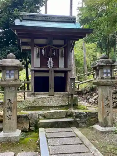 吉利倶八幡宮の末社