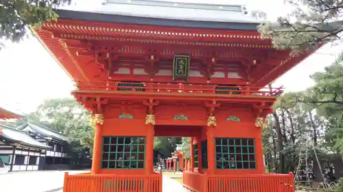 穴八幡宮の山門・神門