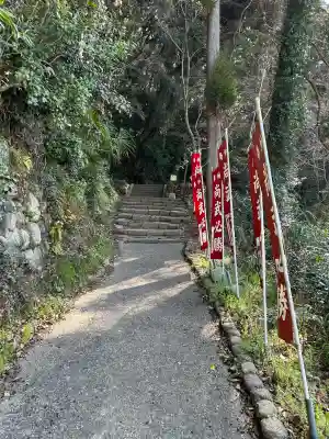 須賀神社の{uncategorized: "未分類", other: "その他", undefined: "問題あり", building: "その他建物", grave: "お墓", sacred_gate: "鳥居", guardian: "狛犬", statue: "像", buddha: "仏像", history: "歴史", nature: "自然", garden: "庭園", animal: "動物", pagoda: "塔", temizu: "手水舎", mountain_gate: "山門・神門", sanctuary: "本殿・本堂", subordinate: "末社・摂社", art: "芸術", scenery: "景色", jizo: "地蔵", ema: "絵馬", goshuin: "御朱印", omikuji: "おみくじ", items: "授与品その他", amulet: "お守り", goshuincho: "御朱印帳", eats: "食事", festival: "お祭り", votive_dance: "神楽", shichigosan: "七五三参", wedding: "結婚式", experience: "体験その他", initially: "初詣", around: "周辺", anti_infection: "感染症対策"}