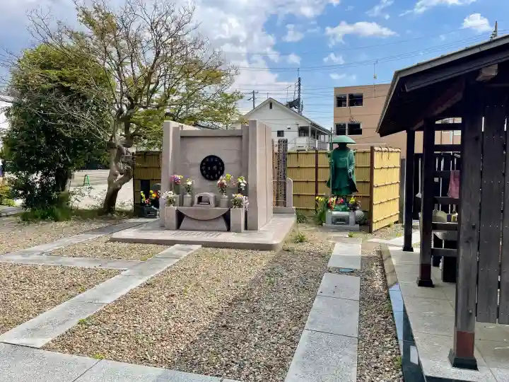 薬王院の{uncategorized: "未分類", other: "その他", undefined: "問題あり", building: "その他建物", grave: "お墓", sacred_gate: "鳥居", guardian: "狛犬", statue: "像", buddha: "仏像", history: "歴史", nature: "自然", garden: "庭園", animal: "動物", pagoda: "塔", temizu: "手水舎", mountain_gate: "山門・神門", sanctuary: "本殿・本堂", subordinate: "末社・摂社", art: "芸術", scenery: "景色", jizo: "地蔵", ema: "絵馬", goshuin: "御朱印", omikuji: "おみくじ", items: "授与品その他", amulet: "お守り", goshuincho: "御朱印帳", eats: "食事", festival: "お祭り", votive_dance: "神楽", shichigosan: "七五三参", wedding: "結婚式", experience: "体験その他", initially: "初詣", around: "周辺", anti_infection: "感染症対策"}