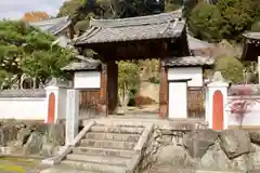 萬松院の山門