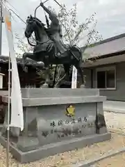 味鋺神社の像